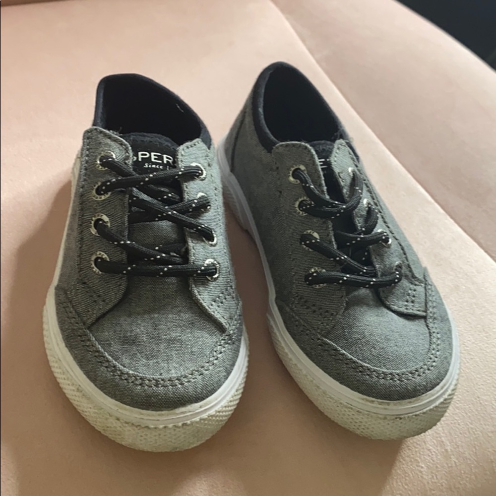 Sperry size 8